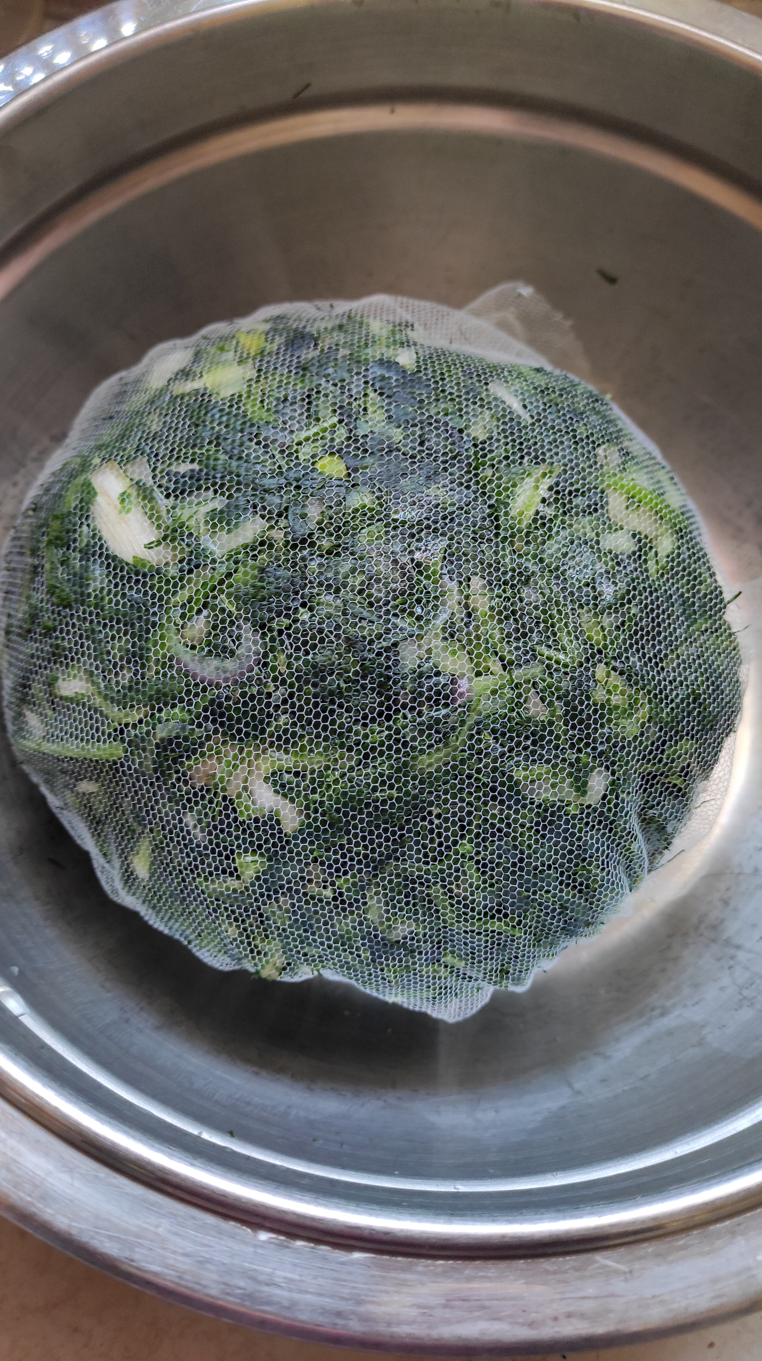 Squeezed vegetables in tulle